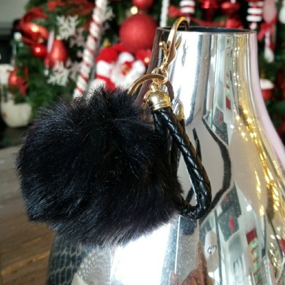 FAUX FUR POM POM KEYCHAIN - Picture 4 of 4
